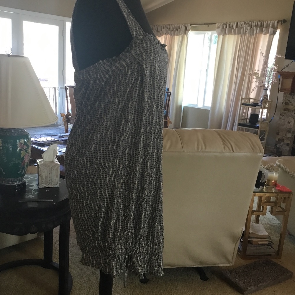 Dress - Picture 2 of 5